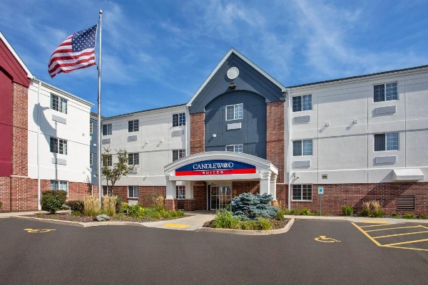 Candlewood Suites Kenosha image 1