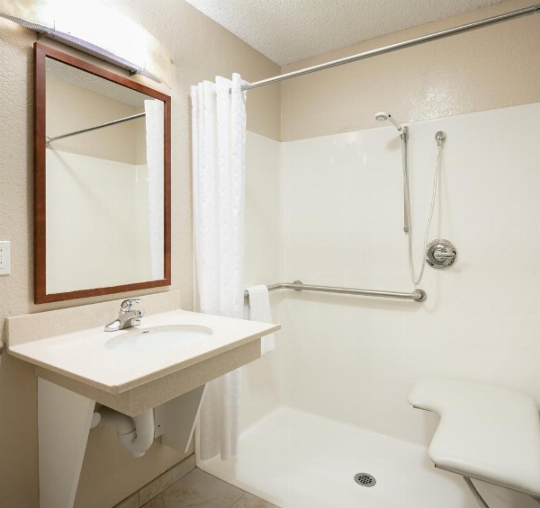 Candlewood Suites Kenosha image 14