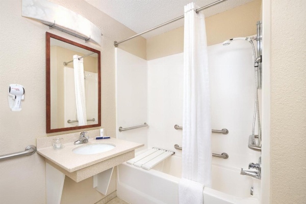 Candlewood Suites Kenosha image 2