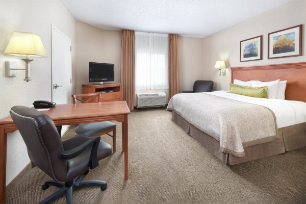 Candlewood Suites Kenosha image 9